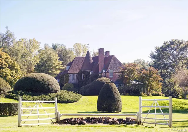 Photo 3 of Sale Pending at 491 Muttontown Rd, Syosset, NY 11791 | MLS# 1012407 | Listing updated on 2026-09-18