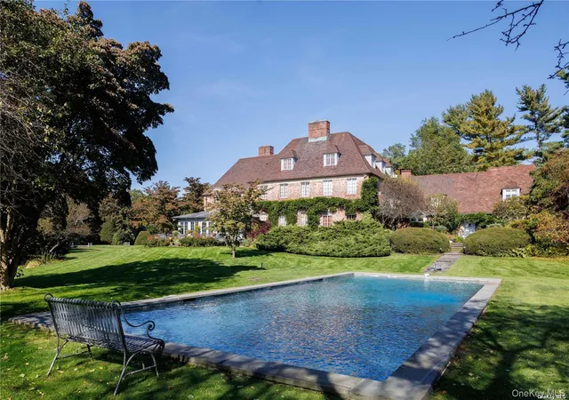 Photo 4 of Sale Pending at 491 Muttontown Rd, Syosset, NY 11791 | MLS# 1012407 | Listing updated on 2026-09-18