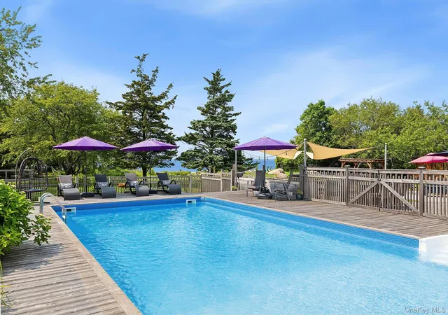 Photo 3 of Single family home for sale at 160 Sound Dr, Southold, NY 11944 | MLS# 1012436 | Listing updated on 2026-09-18