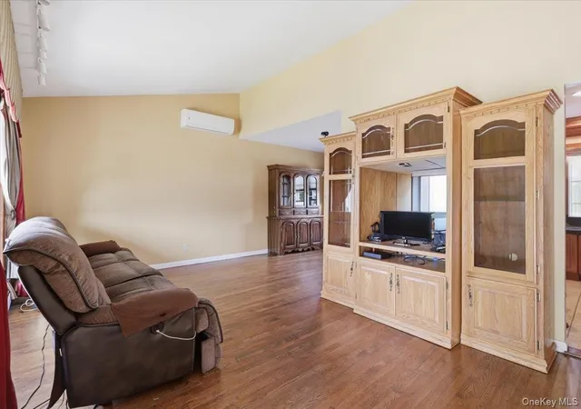 Photo 2 of Sale Pending at 39 Grant St, Oyster Bay, NY 11735 | MLS# 1013517 | Listing updated on 2026-09-18
