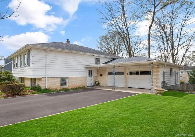 Photo 2 of Sale Pending at 11 Willow Dr, Ramapo, NY 10901 | MLS# 1013978 | Listing updated on 2026-09-16