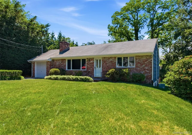 Photo 3 of Sale Pending at 58 Juniper Rd, Kings Park, NY 11754 | MLS# 1014805 | Listing updated on 2026-09-18