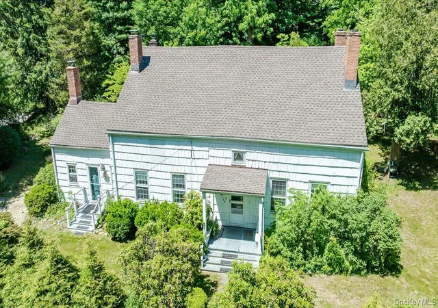 Photo 2 of Sale Pending at 169 W Rogues Path, Huntington, NY 11743 | MLS# 1015169 | Listing updated on 2026-09-18