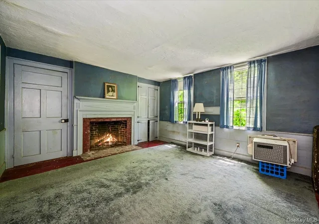 Photo 4 of Sale Pending at 169 W Rogues Path, Huntington, NY 11743 | MLS# 1015169 | Listing updated on 2026-09-18