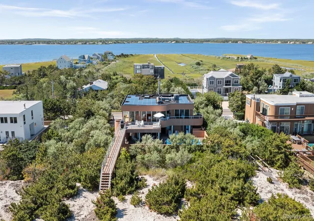 Photo 2 of Single family home for sale at 559 Dune Rd, Southampton, NY 11978 | MLS# 1015502 | Listing updated on 2026-09-18