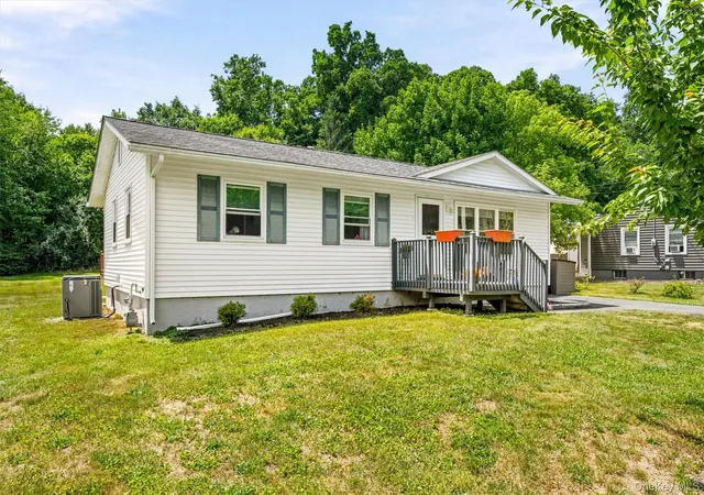 Photo 1 of Sale Pending at 31 Wickham Dr, Warwick (town), NY 10990 | MLS# 1015634 | Listing updated on 2026-09-16