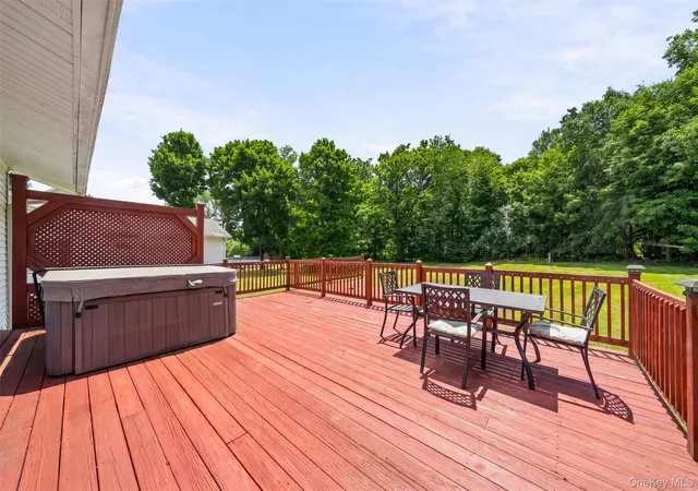 Photo 4 of Sale Pending at 31 Wickham Dr, Warwick (town), NY 10990 | MLS# 1015634 | Listing updated on 2026-09-16