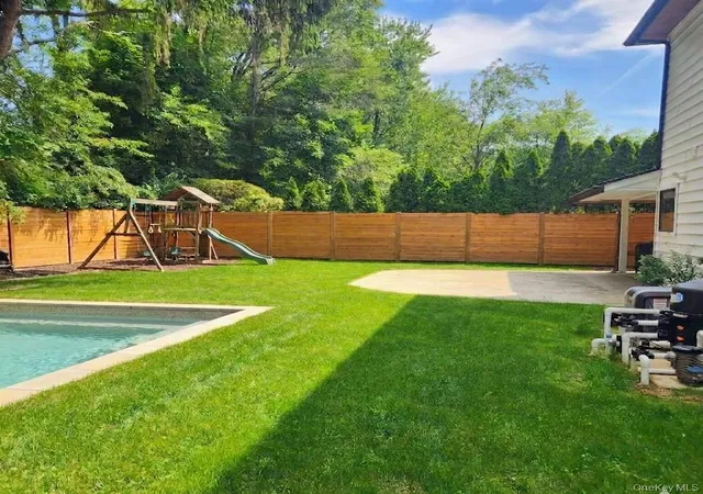 Photo 3 of Single family home for sale at 25 Lewis Ln, North Hempstead, NY 11050 | MLS# 1016236 | Listing updated on 2026-09-16
