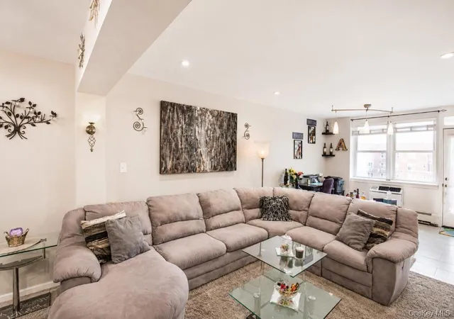 Photo 2 of House for sale at 210 E Broadway #6L, Long Beach, NY 11561 | MLS# 1018270 | Listing updated on 2026-09-16