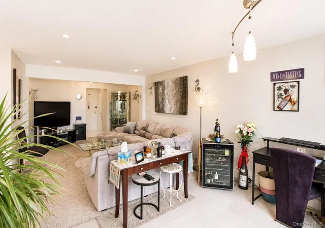 Photo 3 of House for sale at 210 E Broadway #6L, Long Beach, NY 11561 | MLS# 1018270 | Listing updated on 2026-09-16