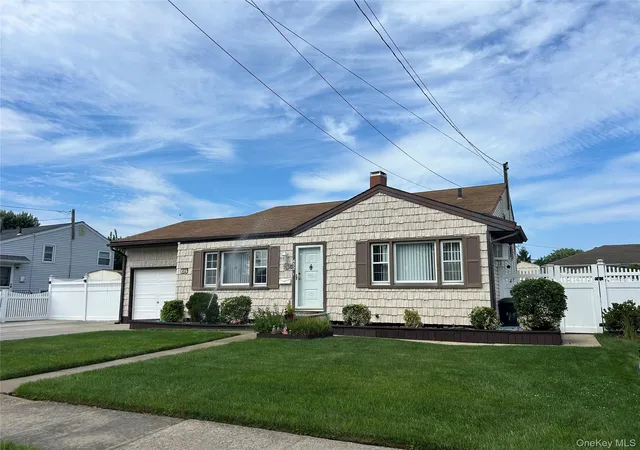 Photo 1 of Sale Pending at 452 N Monroe Ave, Babylon, NY 11757 | MLS# 1019332 | Listing updated on 2026-09-16