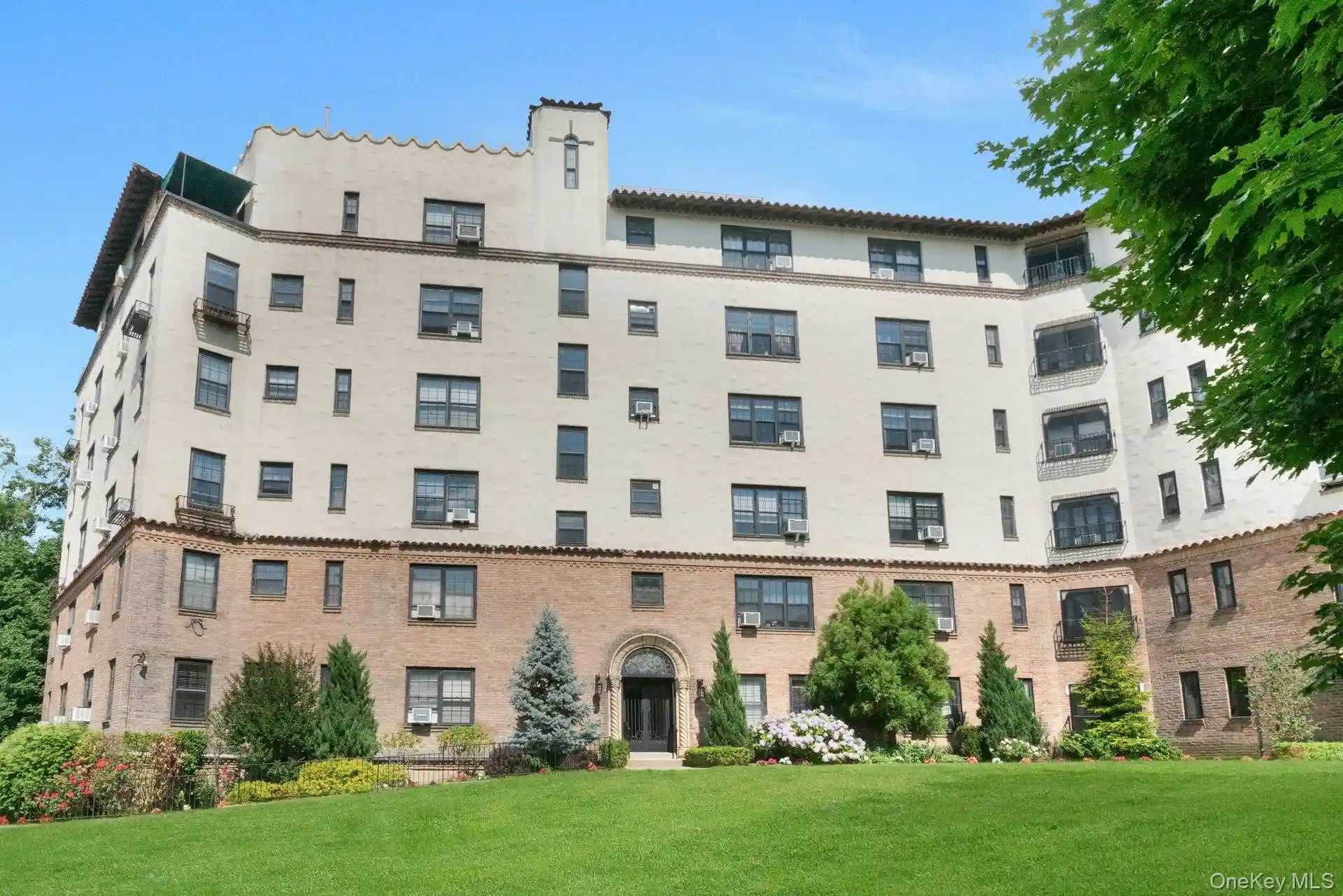 Listing Photo 2 - Condo for sale in 1273 N Ave located at 1273 N Ave, New Rochelle, NY 10801 - Unit #Entry 8, Apt 2F