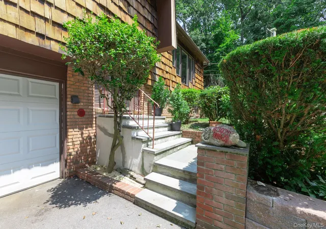 Photo 4 of Single family home for sale at 149 Cuba Hl Rd, Huntington, NY 11743 | MLS# 1019603 | Listing updated on 2026-09-30