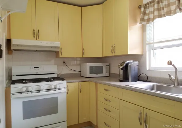 Photo 3 of Condo for sale at 330 S Broadway #D9, Greenburgh, NY 10591 | MLS# 1019764 | Listing updated on 2026-09-16