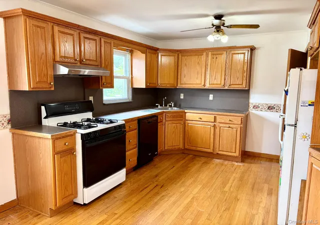 Photo 3 of Sale Pending at 67 Maple Dr, Lindenhurst, NY 11757 | MLS# 1020330 | Listing updated on 2026-09-18