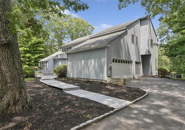 Photo 4 of Single family home for sale at 12 N Ridge Rd, Brookhaven, NY 11733 | MLS# 1020376 | Listing updated on 2026-09-18