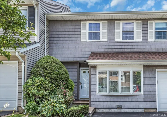 Photo 1 of Sale Pending at 104 W Woodlake Dr, Oyster Bay, NY 11797 | MLS# 1020633 | Listing updated on 2026-09-18