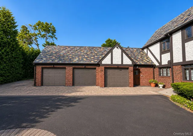 Photo 3 of Sale Pending at 76 Wood Ln, Woodmere, NY 11598 | MLS# 1020808 | Listing updated on 2026-09-18