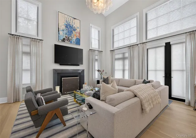 Listing Photo 4 - Condo for sale in building located at 63 Three Ponds Ln W, Oyster Bay, NY 11797