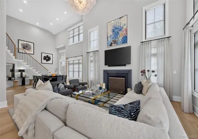 Listing Photo 5 - Condo for sale in building located at 63 Three Ponds Ln W, Oyster Bay, NY 11797