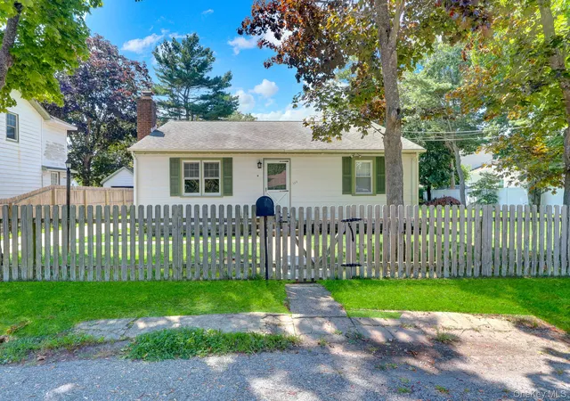 Photo 1 of Sale Pending at 100 Lincoln Dr, Brookhaven, NY 11951 | MLS# 1021242 | Listing updated on 2026-09-18