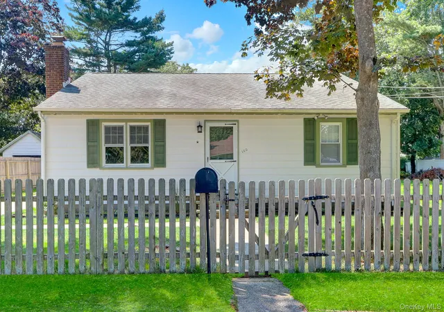 Photo 3 of Sale Pending at 100 Lincoln Dr, Brookhaven, NY 11951 | MLS# 1021242 | Listing updated on 2026-09-18