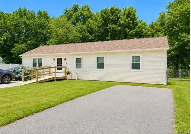 Photo 1 of Single family home for sale at 14 Shorehaven Blvd, Brookhaven, NY 11779 | MLS# 1021480 | Listing updated on 2026-10-02