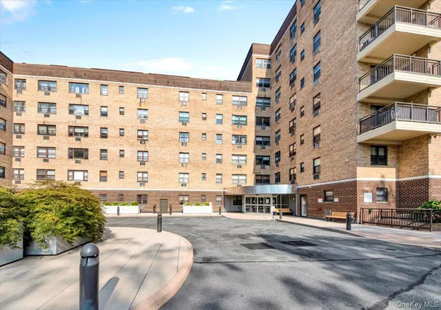 Photo 2 of Sale Pending at 505 Central Ave #725, White Plains, NY 10606 | MLS# 1021770 | Listing updated on 2026-09-16