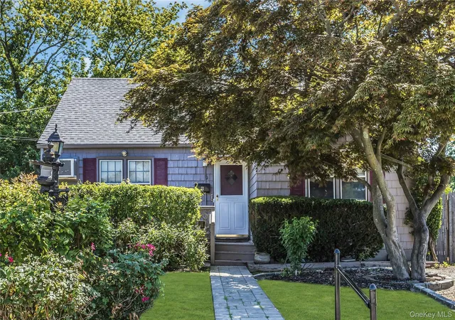 Photo 2 of Sale Pending at 9 Kays Ct, Babylon, NY 11703 | MLS# 1021916 | Listing updated on 2026-09-18