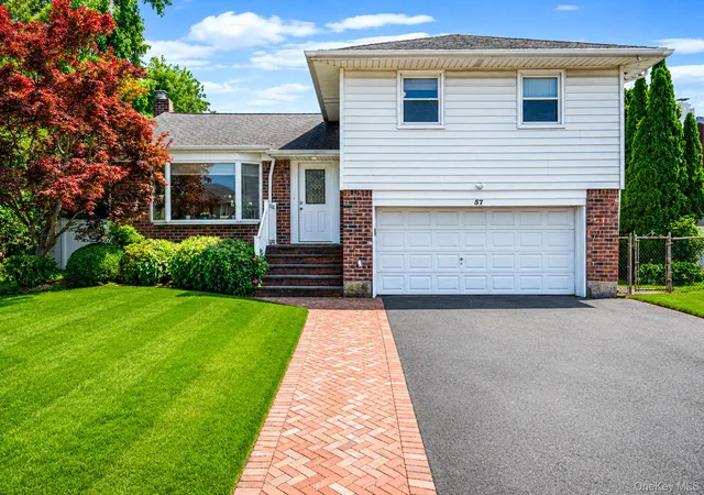Photo 3 of Sale Pending at 57 Blanche St, Oyster Bay, NY 11803 | MLS# 1022129 | Listing updated on 2026-10-08