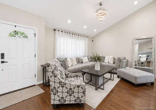 Photo 4 of Sale Pending at 9 Starr St, Brookhaven, NY 11776 | MLS# 1022825 | Listing updated on 2026-09-18