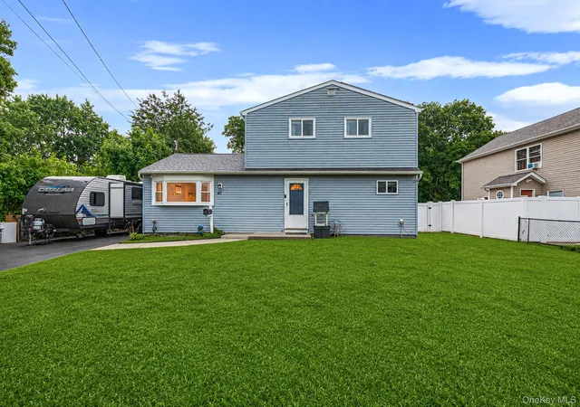 Photo 1 of Sale Pending at 40 E Oakdale St, Islip, NY 11706 | MLS# 1022881 | Listing updated on 2026-09-30