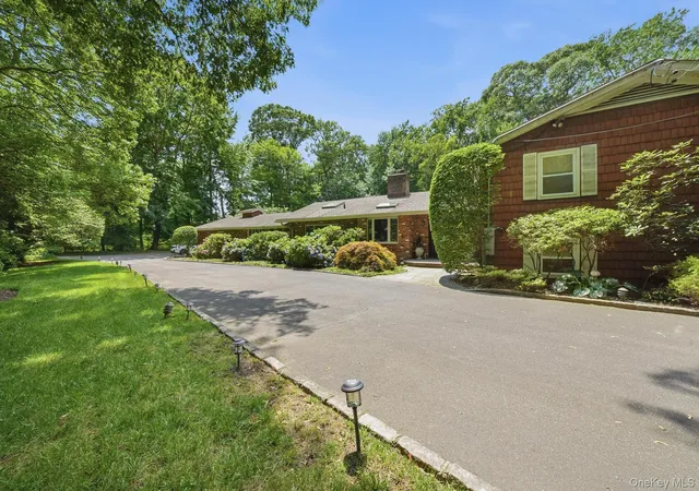 Photo 1 of Single family home for sale at 15 Tappentown Ln, Oyster Bay, NY 11545 | MLS# 1023664 | Listing updated on 2026-09-18
