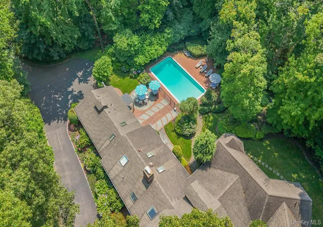 Photo 3 of Single family home for sale at 15 Tappentown Ln, Oyster Bay, NY 11545 | MLS# 1023664 | Listing updated on 2026-09-18