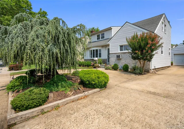 Photo 3 of Sale Pending at 78 Ambrose Ave, Malverne, NY 11565 | MLS# 1023937 | Listing updated on 2026-09-17