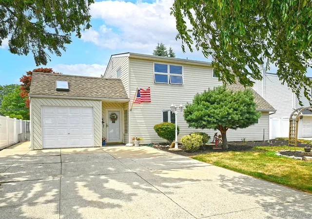 Photo 1 of Sale Pending at 18 Wheelbarrow Ln, Hempstead, NY 11793 | MLS# 1024051 | Listing updated on 2026-09-16
