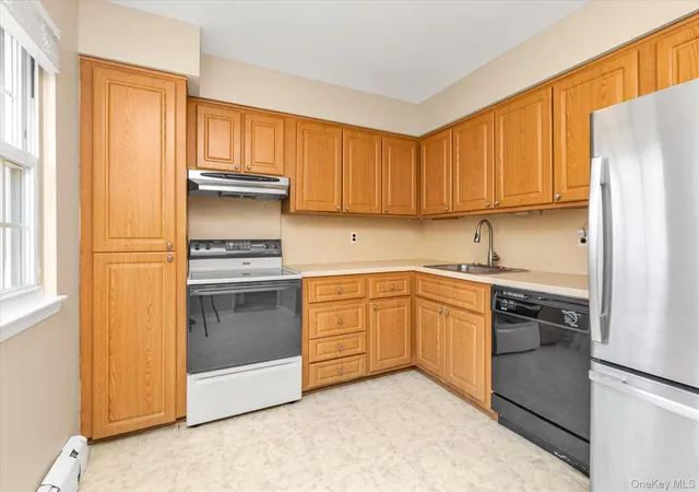 Photo 3 of Sale Pending at 25 Springwood Dr, Babylon, NY 11703 | MLS# 1024276 | Listing updated on 2026-09-16
