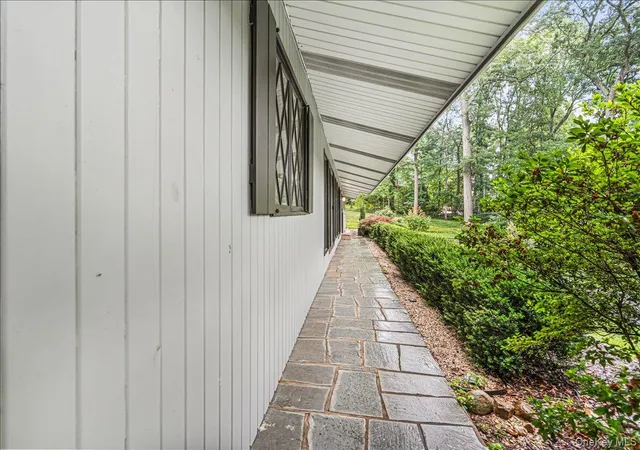 Photo 3 of Sale Pending at 6 Cherry Ln E, Syosset, NY 11791 | MLS# 1024332 | Listing updated on 2026-09-18