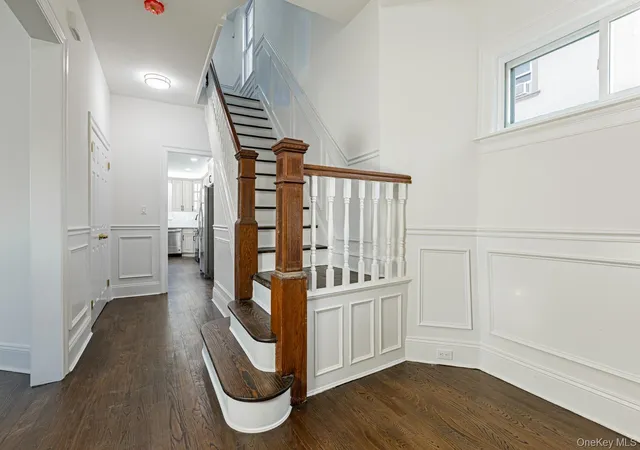 Photo 3 of Sale Pending at 209 Smith St, Hempstead, NY 11520 | MLS# 1024928 | Listing updated on 2026-09-18