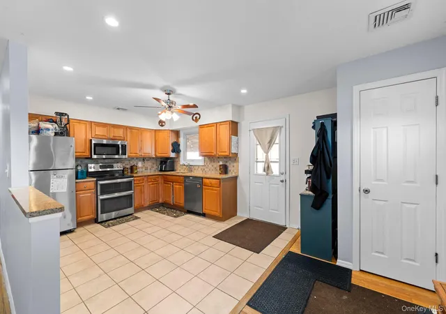 Photo 4 of Sale Pending at 30 44th Street, Lindenhurst, NY 11757 | MLS# 1025209 | Listing updated on 2026-09-18