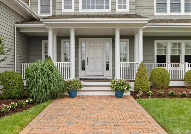 Photo 2 of Single family home for sale at 42 Jessup Ln, Southampton, NY 11978 | MLS# 1025877 | Listing updated on 2026-09-18