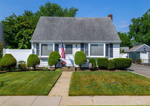 Photo 1 of Sale Pending at 190 Cottage Blvd, Oyster Bay, NY 11801 | MLS# 1026278 | Listing updated on 2026-09-18