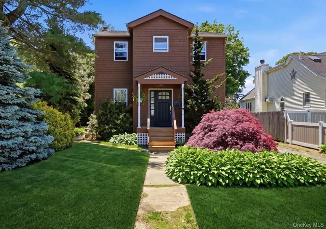 Photo 1 of Sale Pending at 100 Elm St, Islip, NY 11751 | MLS# 1026497 | Listing updated on 2026-09-18