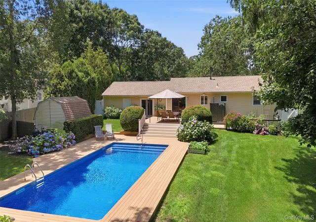 Photo 1 of Single family home for sale at 5 Columbine Ave, Southampton, NY 11946 | MLS# 1026582 | Listing updated on 2026-09-18