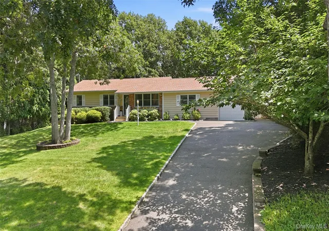 Photo 2 of Single family home for sale at 5 Columbine Ave, Southampton, NY 11946 | MLS# 1026582 | Listing updated on 2026-09-18