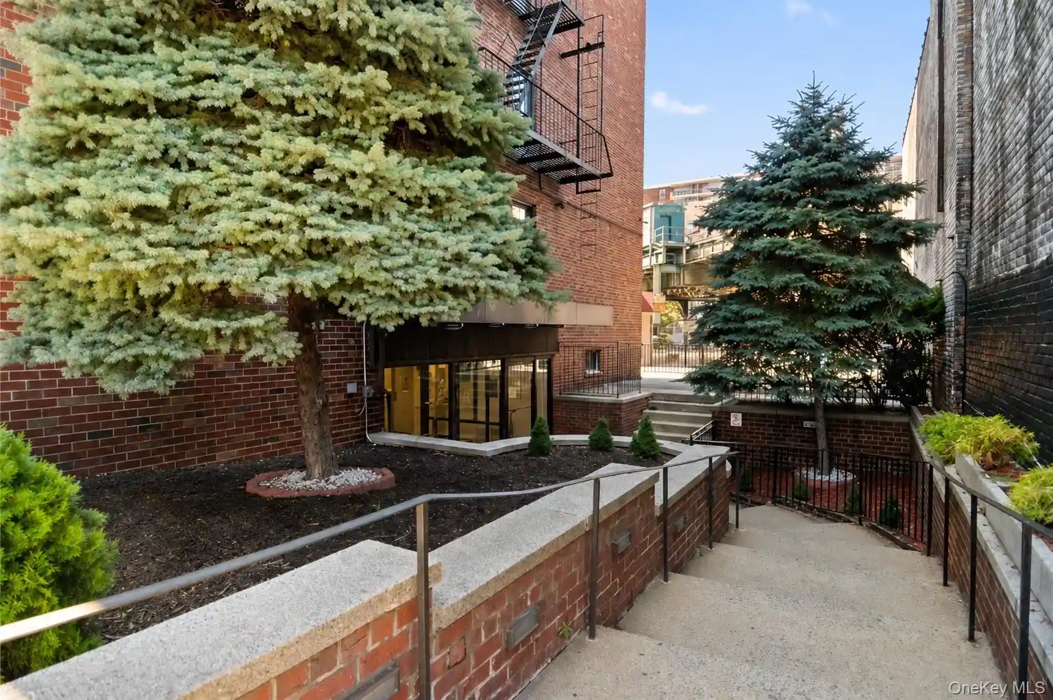 Listing Photo 1 - Condo for sale in 1725 Edison Ave located at 1725 Edison Ave, New York, NY 10461 - Unit #5D