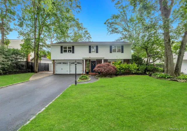 Photo 3 of Sale Pending at 22 Cornelia Ln, Smithtown, NY 11755 | MLS# 1026900 | Listing updated on 2026-10-01