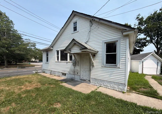 Photo 2 of Single family home for sale at 583 Straight Path, West Babylon, NY 11704 | MLS# 1027183 | Listing updated on 2026-09-25