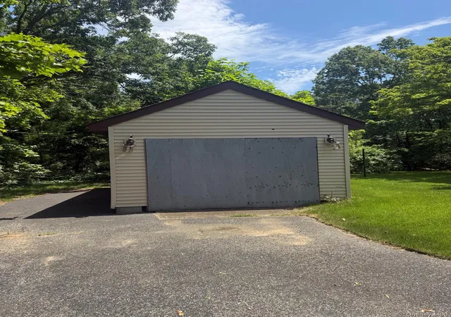 Photo 2 of Sale Pending at 235 Mount Vernon Ave, Brookhaven, NY 11763 | MLS# 1027314 | Listing updated on 2026-09-18