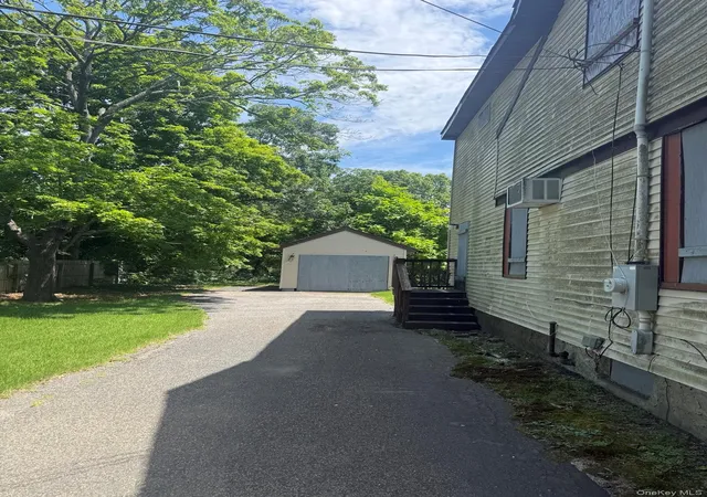 Photo 3 of Sale Pending at 235 Mount Vernon Ave, Brookhaven, NY 11763 | MLS# 1027314 | Listing updated on 2026-09-18